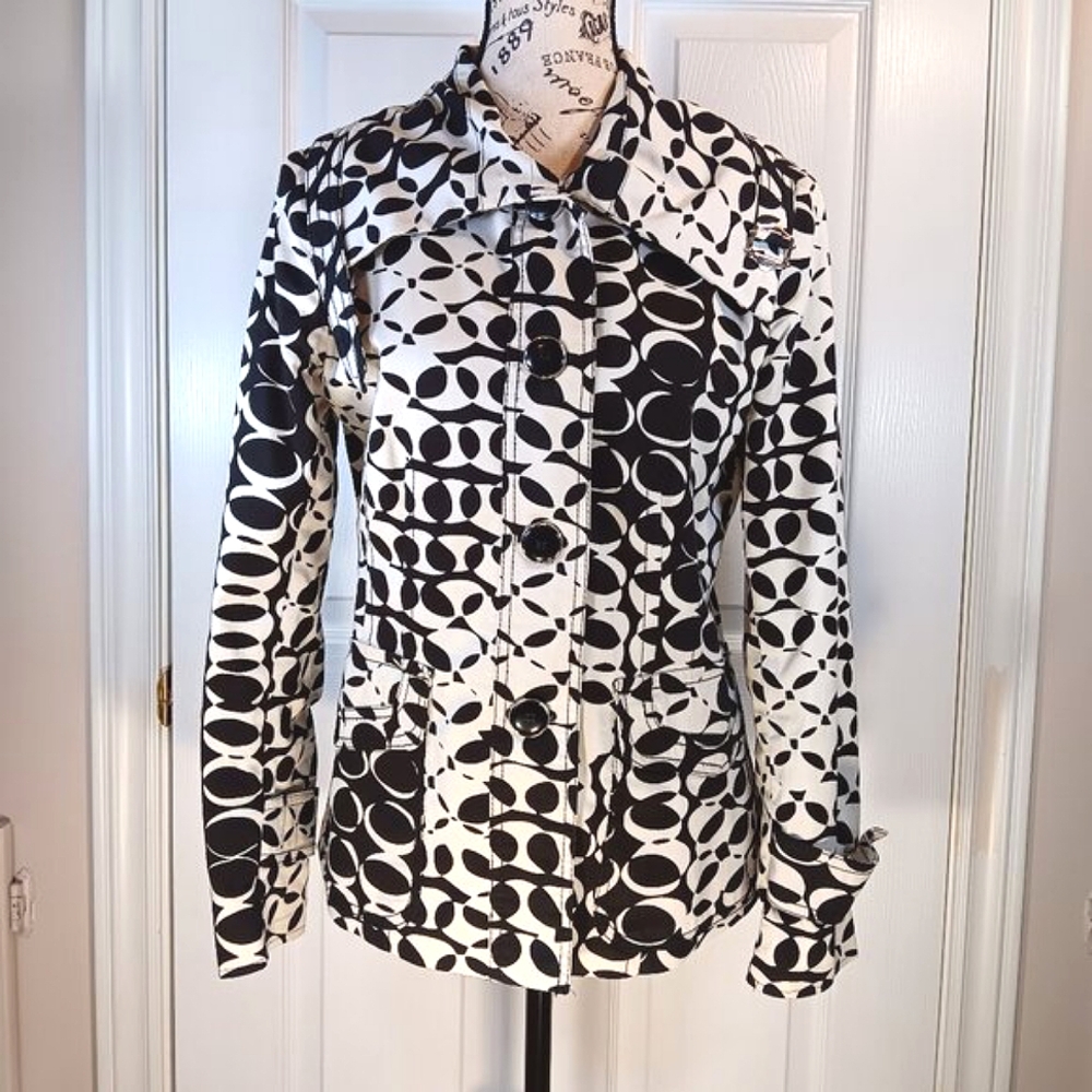 NWOT Dalia Women's Short Tailored Trench Coat Black White Patterened Size 10P